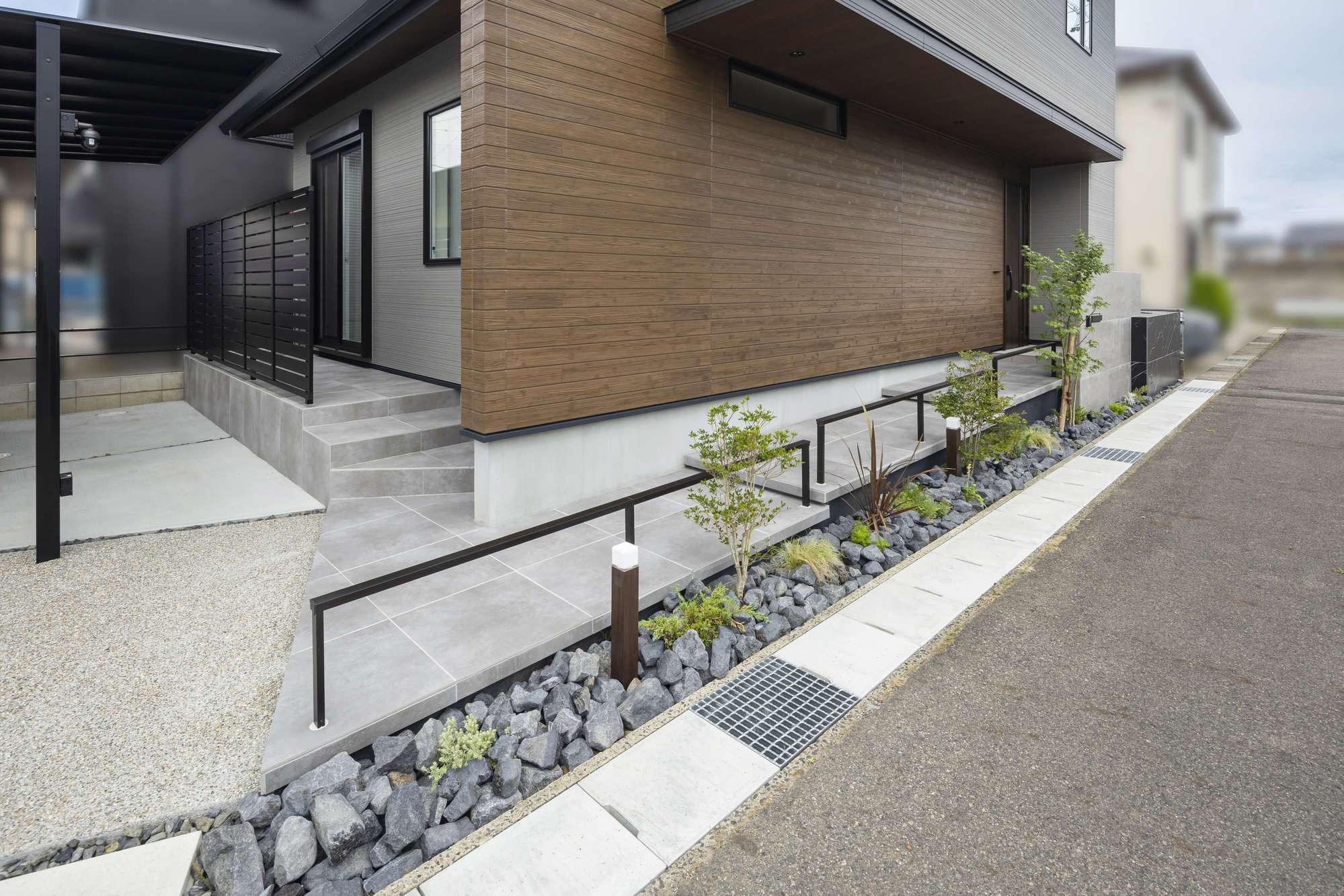 サーラ住宅 新築外構 エクステリア 角地 カーポート おしゃれ かっこいい アプローチ 愛知県 春日井市 名古屋市 エクステリアデザイン おすすめ 