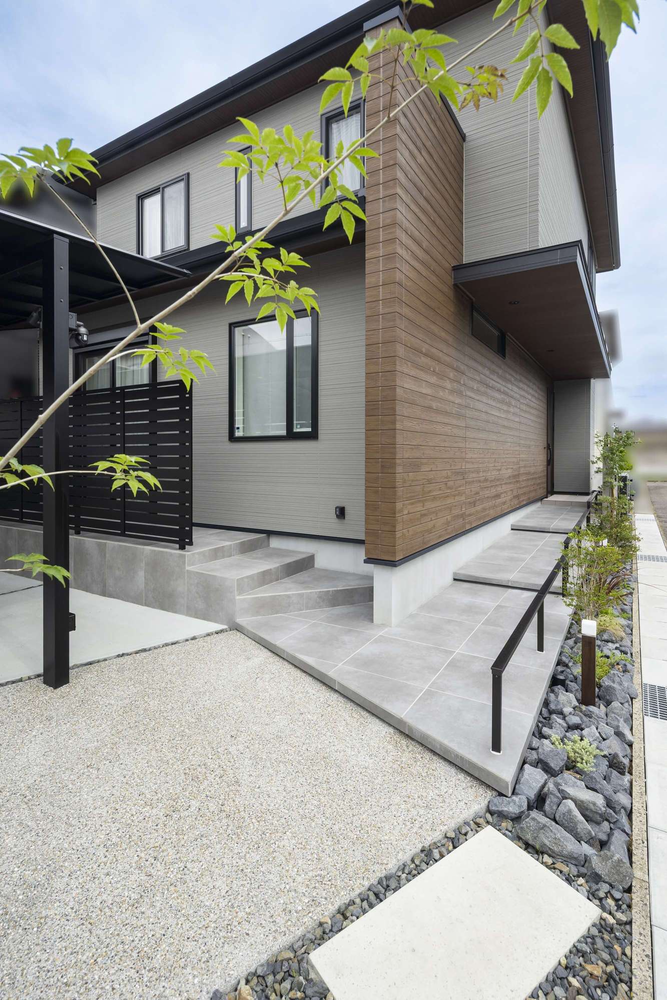 サーラ住宅 新築外構 エクステリア 角地 カーポート おしゃれ かっこいい アプローチ 愛知県 春日井市 名古屋市 エクステリアデザイン おすすめ 