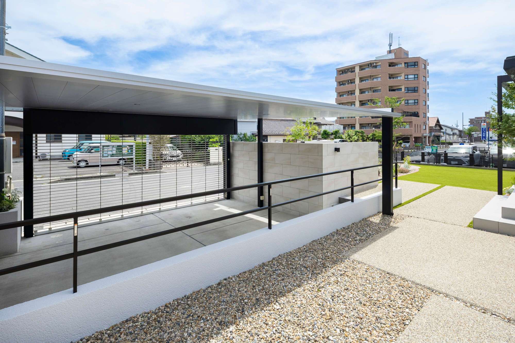 愛知県 尾張旭市 外構 エクステリア リフォーム  リノベーション ガーデンリフォーム ペットと遊ぶ庭 庭じまい シャッターゲート ガレージ