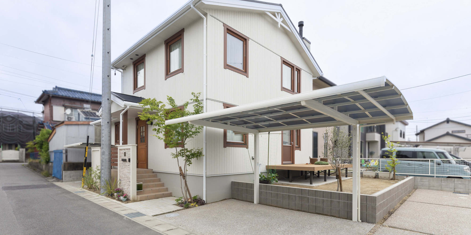 愛知県 新築外構 かわいい 外構デザイン 天然木 ウッドデッキ スウェーデンハウス