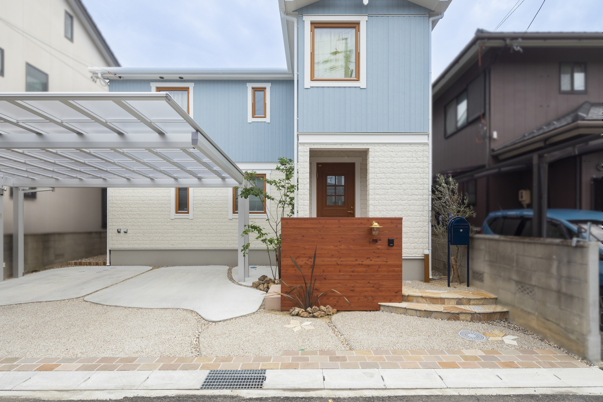 スウェーデンハウス 新築外構 ナチュラル 自然石 天然木  愛知県 尾張旭市 かわいい