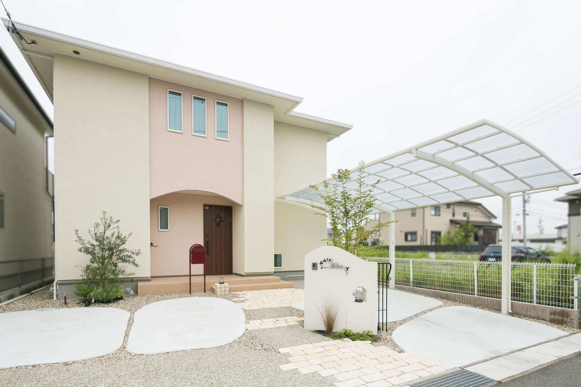 愛知県 名古屋市 守山区 キャラクター 外構デザイン かわいい おしゃれ ポスト 石貼りアプローチ