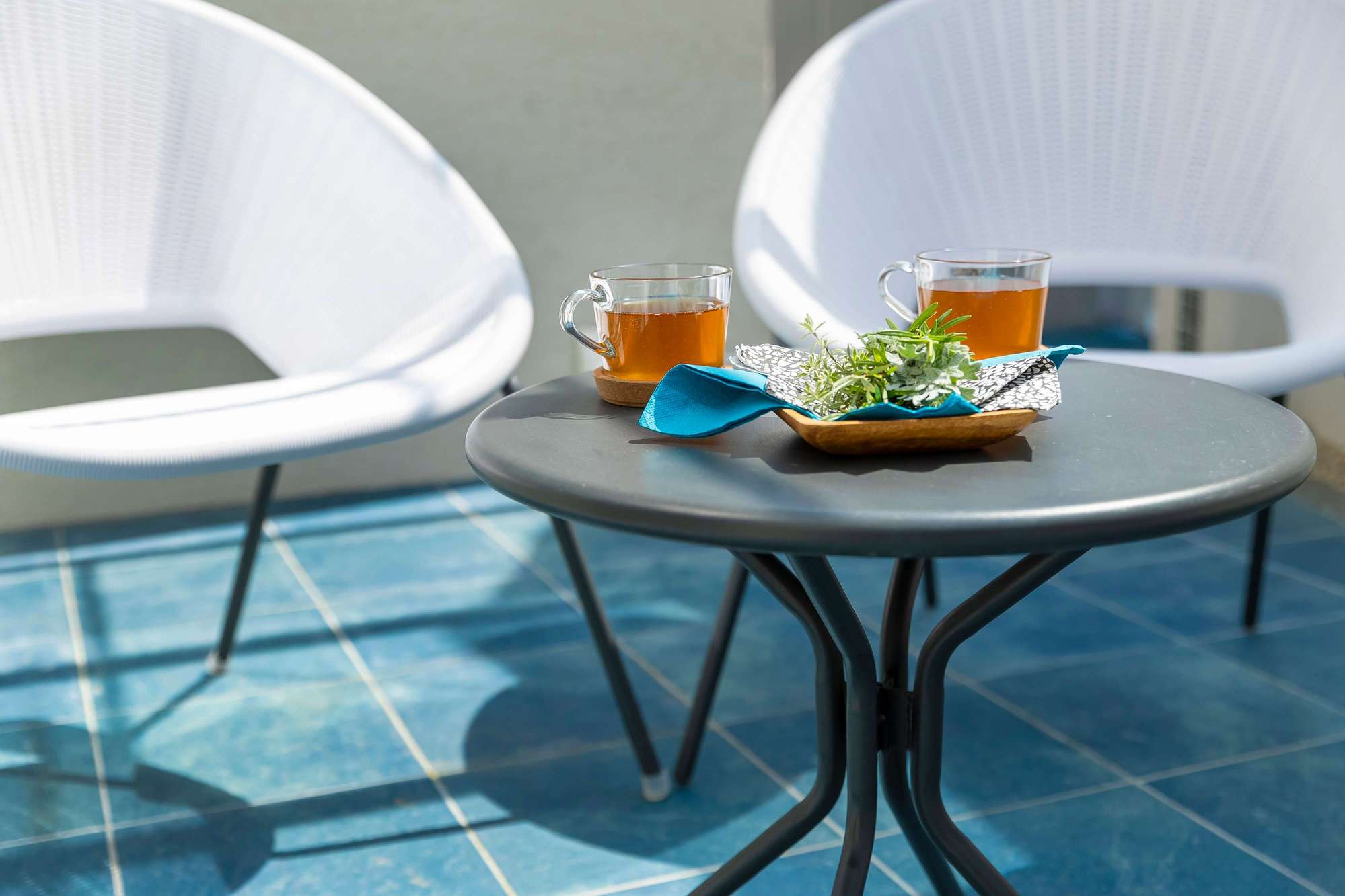 タイル タイルテラス かわいい おしゃれ プライベートガーデン テラス屋根 青 ブルー 愛知県 名古屋市 三井ホーム 外構 デザイン おすすめ