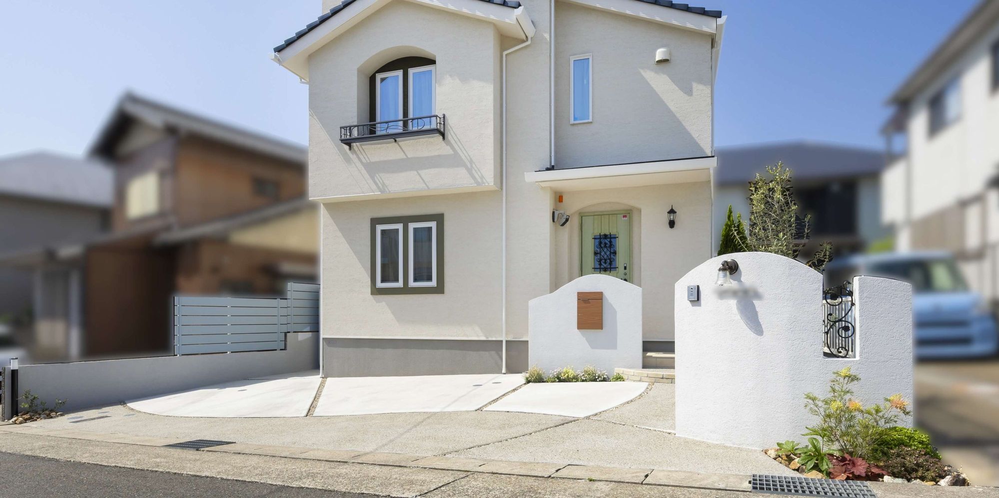 タイル タイルテラス かわいい おしゃれ プライベートガーデン テラス屋根 青 ブルー 愛知県 名古屋市 三井ホーム 外構 デザイン おすすめ